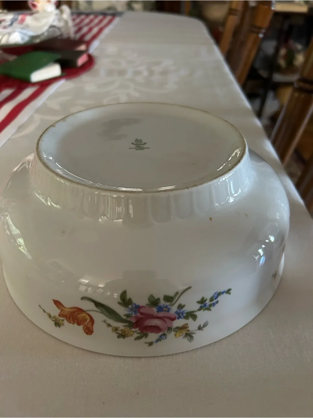 Henneberg Porzellan 1777 Floral Serving Bowl with Gold Trim - White and Multi 9”